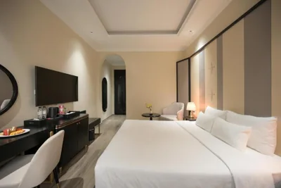 San Hotel & Pool – Photos 10