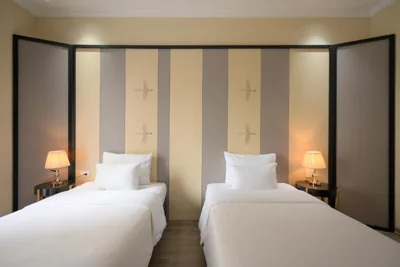 San Hotel & Pool – Photos 11