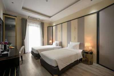 San Hotel & Pool – Photos 13